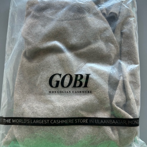 Gobi 100% cashmere long sleeve turtleneck. Worn once. - Picture 5 of 5